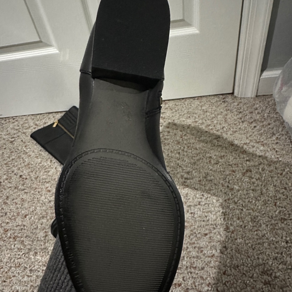 NWOT Michael Kors Black Leather Women's Boots Size 7 - Picture 4 of 5